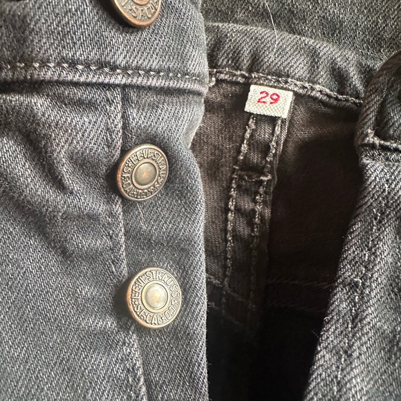 Black Levi’s size 29 raw ham button closure - Picture 3 of 5